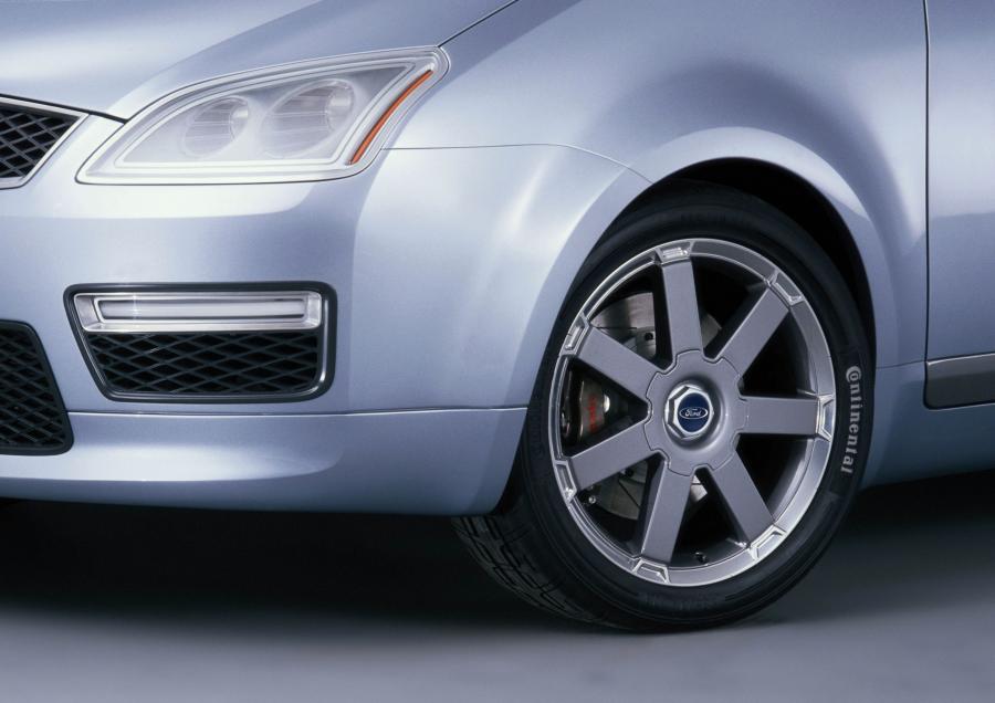  Ford Focus C-Max Concept 2002 года  (фото 4 из 7)